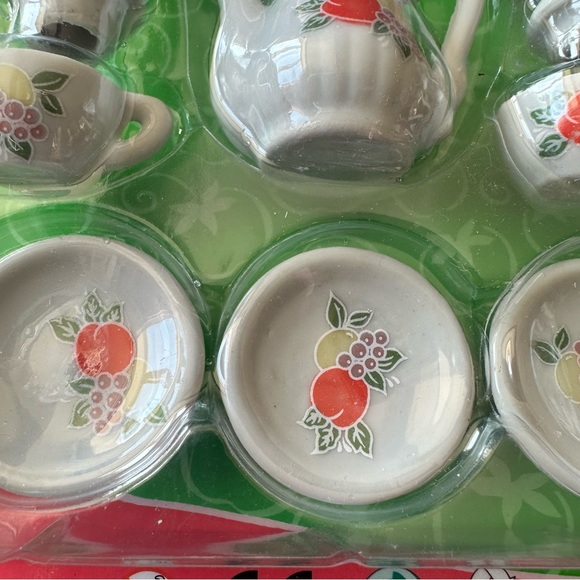 Vintage Child’s Porcelain Tea Set Fruit Design Brand New - Picture 4 of 5